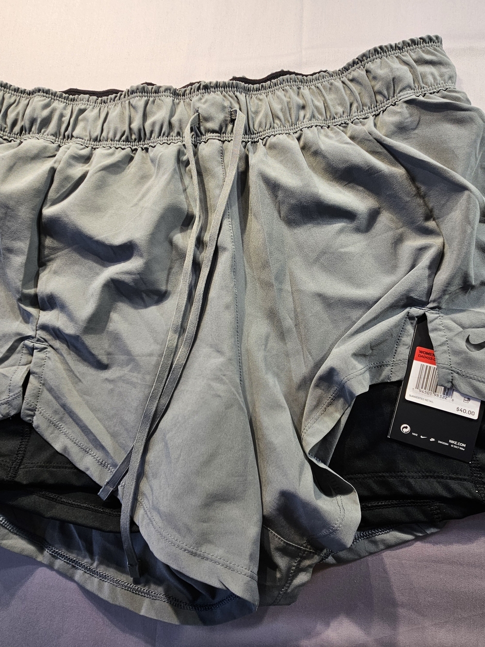 Nike Women Light Gray Athletic Shorts Sz Large Perfect Working Out NWT